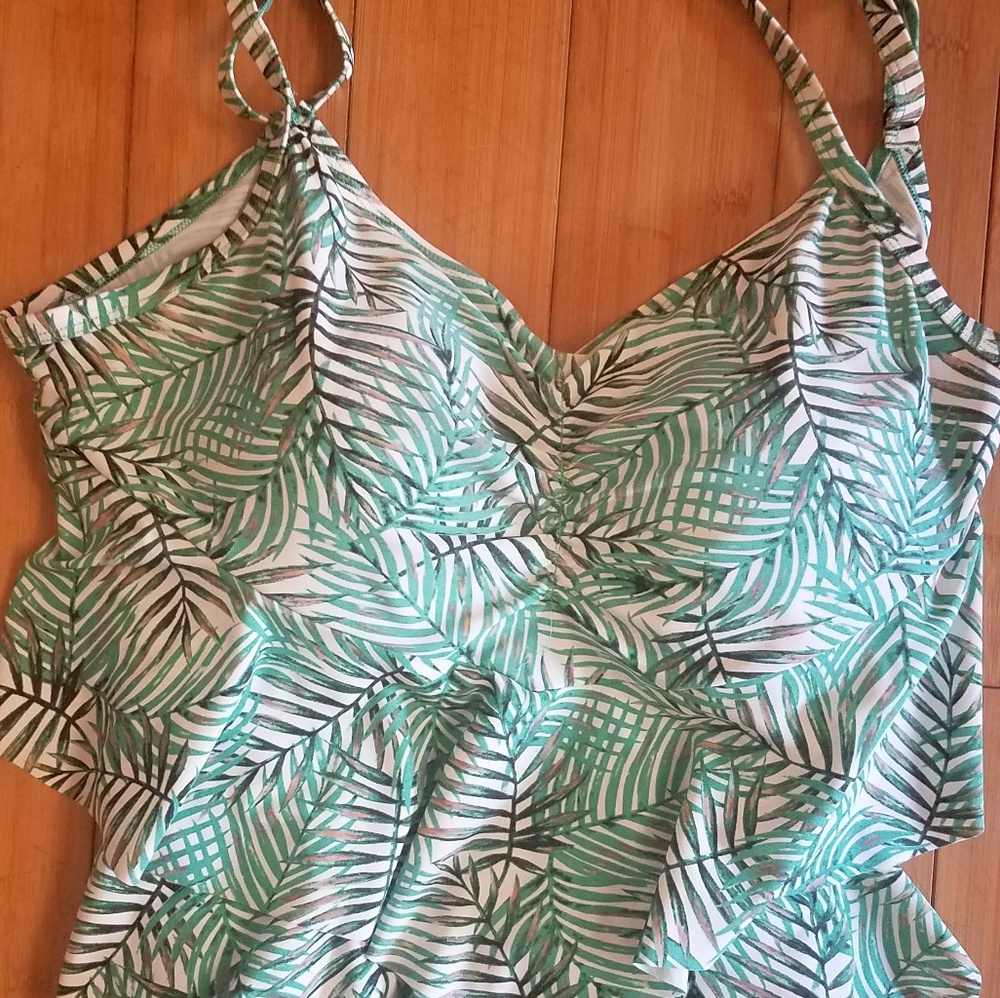 nwot Sea Sand palmleaf swimsuit ruffle layers 22w